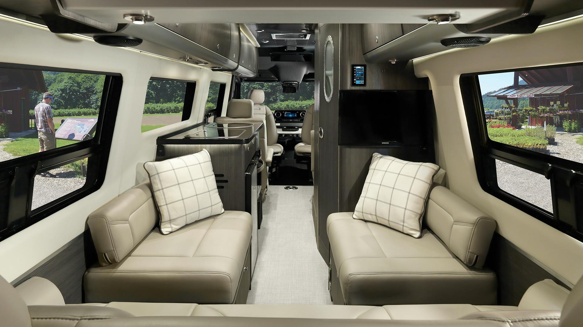 Interstate Lounge EXT MercedesBenz Touring Coaches Airstream